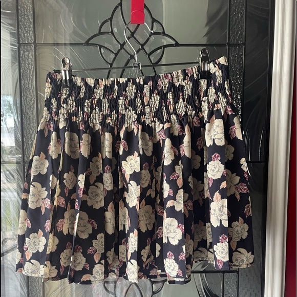 love H81 Dresses & Skirts - PLEATED Skirt